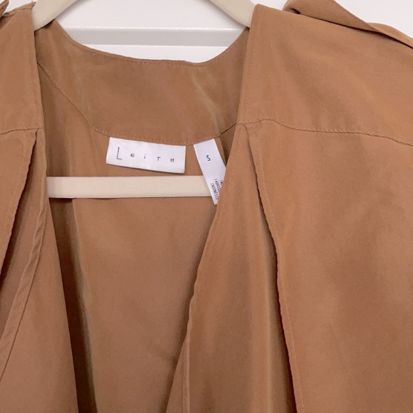 Leith Lightweight Jacket - Picture 2 of 3